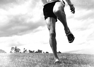 Vibram-Fivefingers-Seeya running on grass