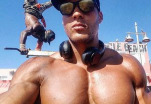 Ike Catcher Who Is A 6'9" ft Tall Calisthenic Bodybuilder Takes Us Through A Muscle Beach Workout!