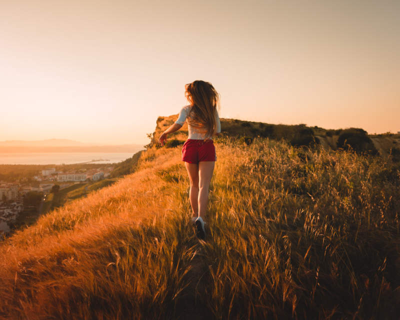 girl run outdoors