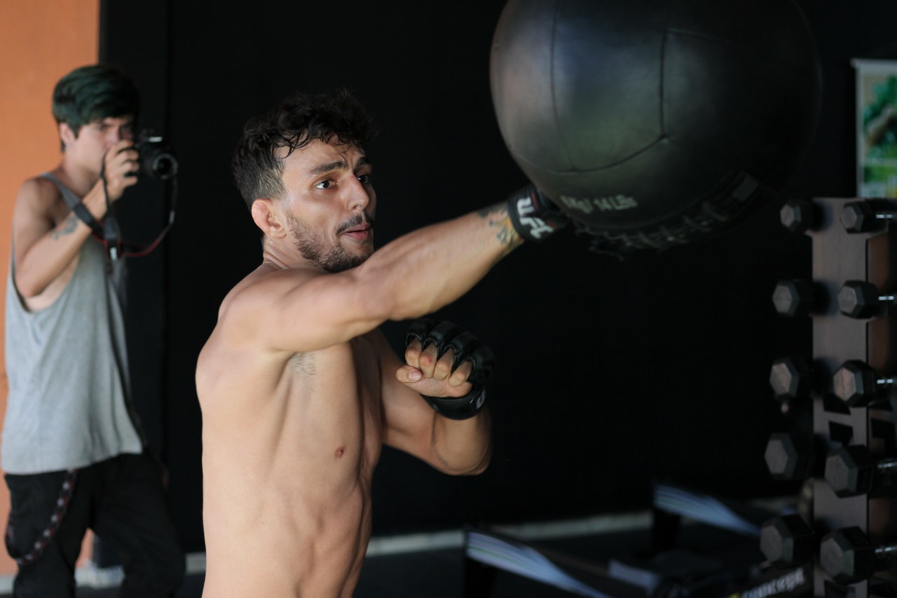 15 Muay Thai Heavy Bag Workouts You Should Try - The MMA Guru