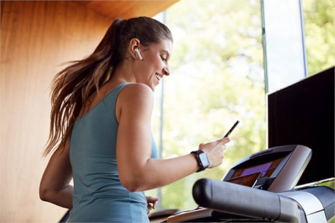 woman run treadmill