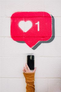 social media cell phone